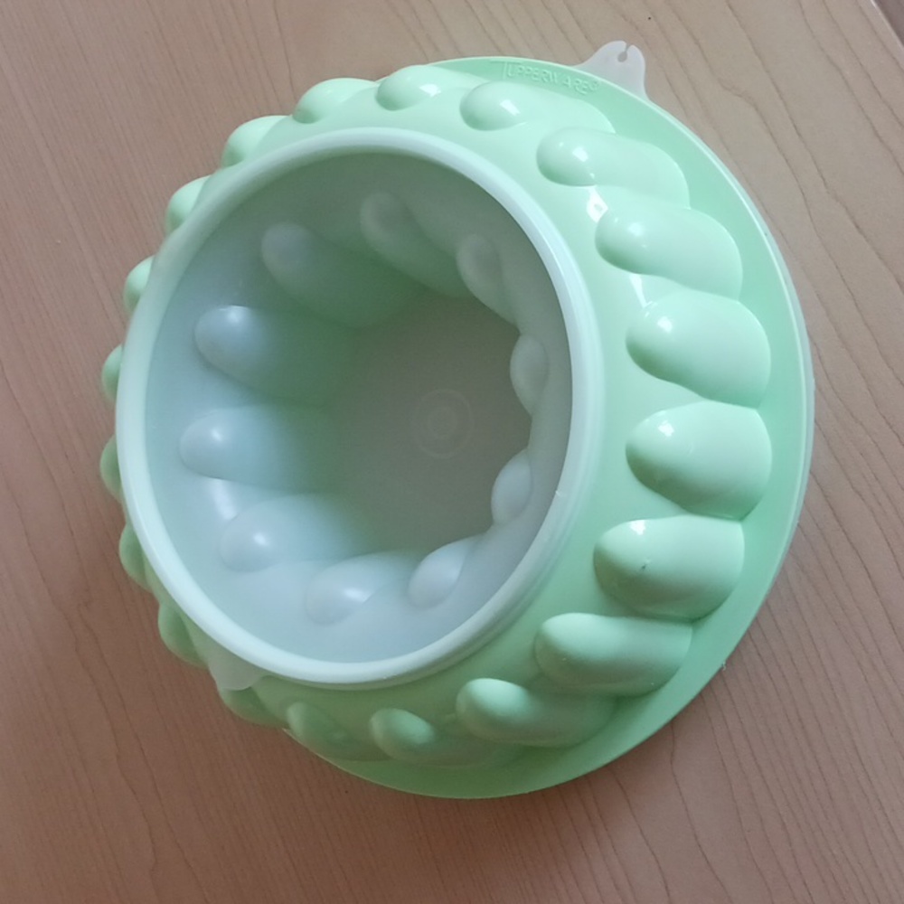 Tupperware vintage Ring Mold Ice Jello